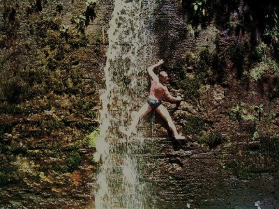 Freiklettern im Wasserfall - AMAZONAS